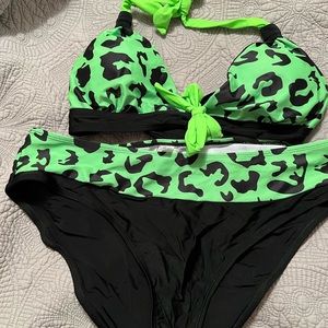 2 piece leopard swimsuit